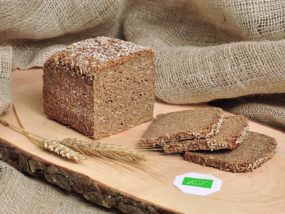 aufgeschnittenes Bio-Naturvollkornbrot